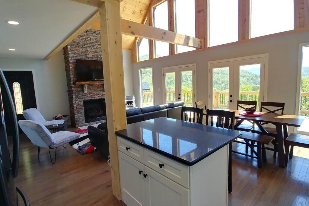 Peace Of Heaven ~ Modern Chic Cabin W/ Majestic Mountain Views Брайсън Сити Екстериор снимка