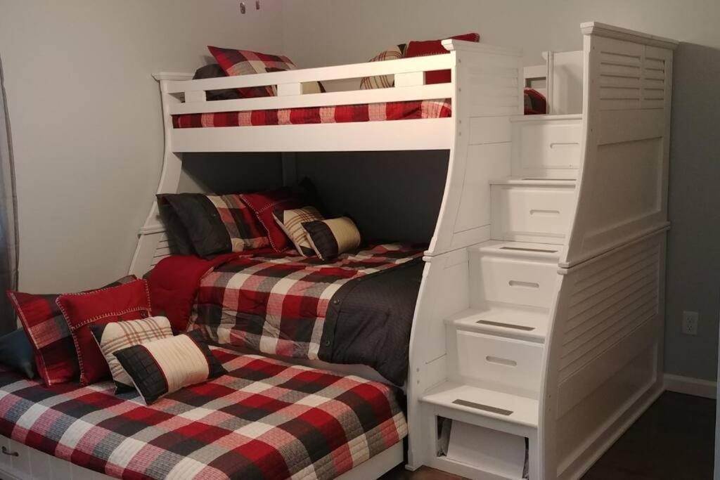 Peace Of Heaven ~ Modern Chic Cabin W/ Majestic Mountain Views Брайсън Сити Екстериор снимка