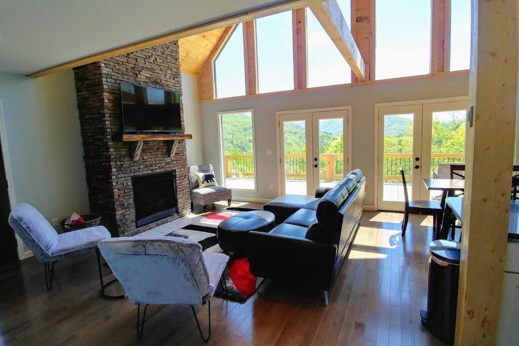 Peace Of Heaven ~ Modern Chic Cabin W/ Majestic Mountain Views Брайсън Сити Екстериор снимка