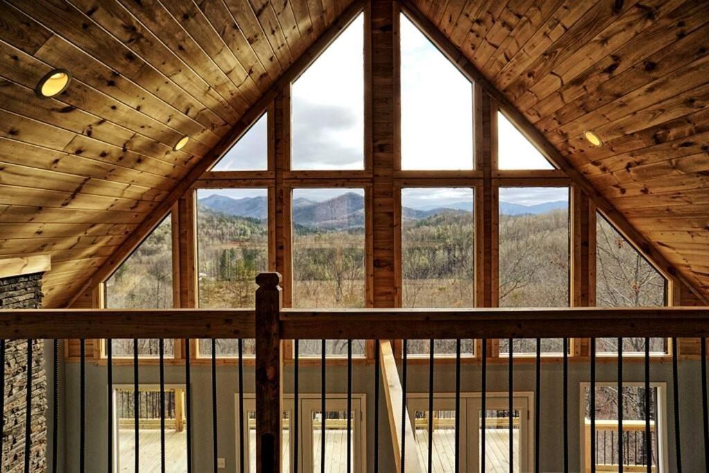 Peace Of Heaven ~ Modern Chic Cabin W/ Majestic Mountain Views Брайсън Сити Екстериор снимка