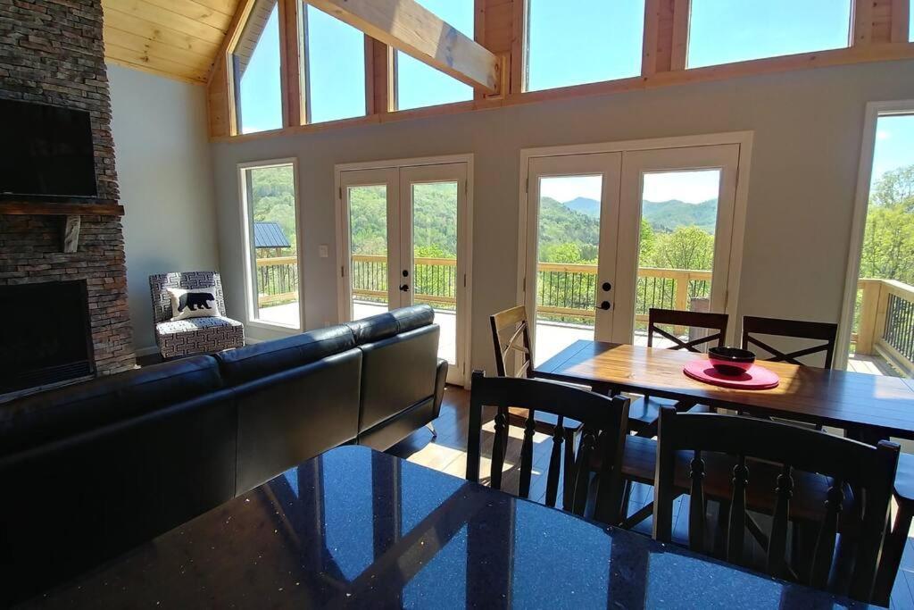 Peace Of Heaven ~ Modern Chic Cabin W/ Majestic Mountain Views Брайсън Сити Екстериор снимка